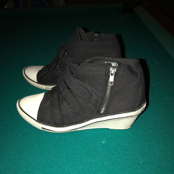 converse looking shoes